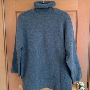 Zara turtleneck sweater (S)
